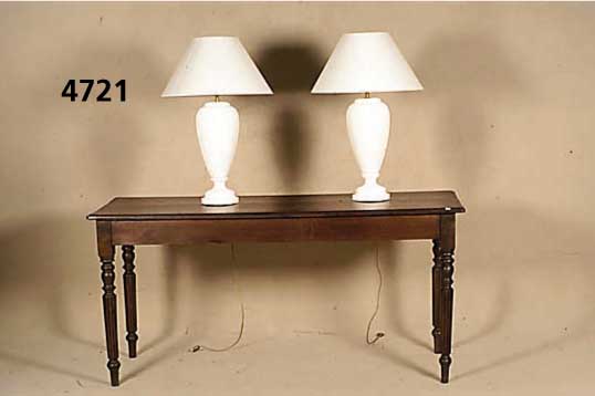 Konsolentisch, im Stil von 1860, nach eng- lischem Vorbild, Kolonialstil, Tropenholz mit Eichestruktur, Beide gedrechselt, vielfach ge- rieft, ...