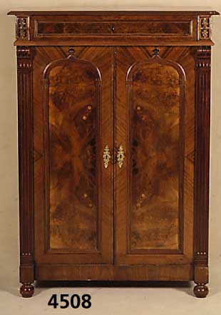 Vertiko, deutsch, um 1890/1900, Korpus Weichholz, Wurzelnußfurnier, Mahagoni massiv, Schnitzereien aus dem Vollholz, z.T. aufge- setzte Lisenen, ...