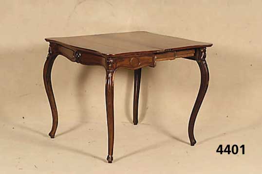 Klapp- bzw. Spieltisch, deutsch, um 1870, Louis Philippe, Palisander massiv, Palisander- furnier, gedrechselte Beine, sparsame Schnitz- erei, ...