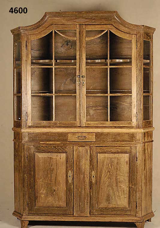 sogenannter Prahlhans, wohl Siegerland, um 1800/10, Eiche massiv, z.T. auf Rahmen ge- arbeitet, Inlets einfach getreppt, Fenster versprosst, z.T. ...