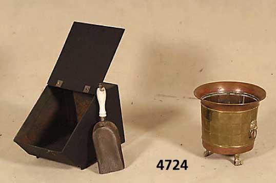 Kaminkonvolut, bestehend aus Kohlekasten und Holztopf, Kohlekasten 30er/40er Jahre, schwarz gestrichen, Deckel neu befestigt, Schippe um 1870, mit ...