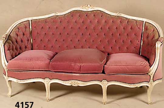 3-sitzer Sofa, nach italienischem Vorbild, Rokokostil, Gestell Buche massiv, altweißer Schleiflack, RÜcken geheftet und genoppt, Schnitzerei aus ...