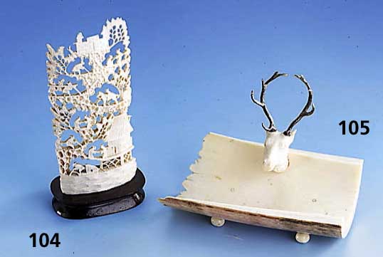 Skulptur aus Elfenbein, um 1950/60, Darst. von bÄuerlichen bzw. Gelehrtenszene, fein ausgearbeitet, z.T. vollplastisch, auf Holzsockel, H ca. ...