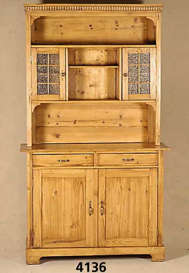 KÜchenschrank, deutsch um 1822, Kiefer Zirbelkiefer massiv, auf Rahmen gearbeitet, Fenster oberflÄchlich versprosst, Kopf mit Zahnfries, ...