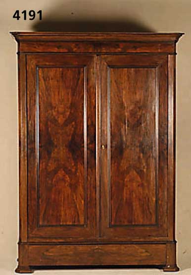 Kleiderschrank, deutsch um 1880/90, Korpus Weichholz auf Rahmen gearbeitet, Ecken abgeschrÄft, Kopf 8-fach getreppt leicht ausladend, TÜren mit ...