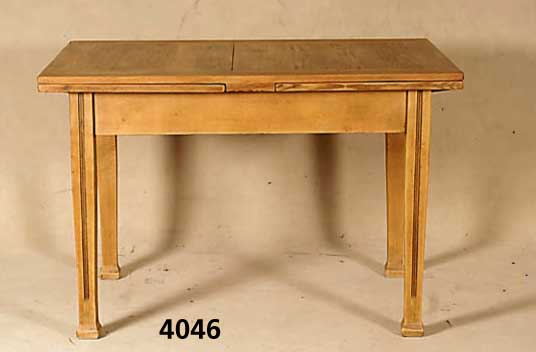 Ausziehtisch, deutsch 1900/10, Jugendstil, Zarge und Beine Buche massiv, Tischplatte und Ausziehteile Kiefer und Zirbelkiefer von ausgesuchter ...