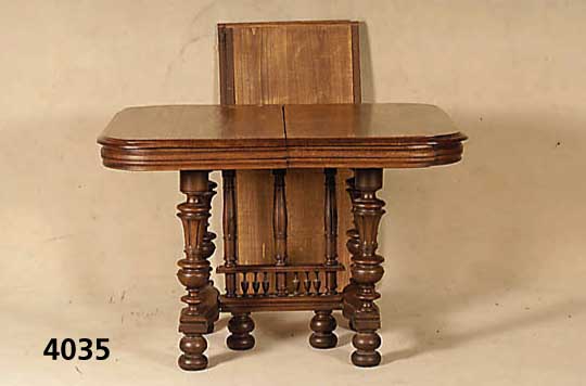 Ausziehtisch, Frankreich Dion um 1890, Nußbaum massiv, Eiche furniert, Eiche massiv, Wangenbeine verstrebt, Ballusterbeine gerieft mit guter ...