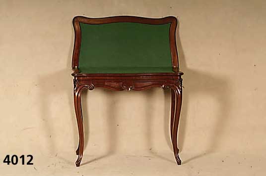 Spieltisch, deutsch, um 1835/40, Louis -Philip-Stil, Mahagoni massiv, Mahagonifurnier RÜckteil ausziehbar, Tischplatte aufklappbar, grÜner Filz ...