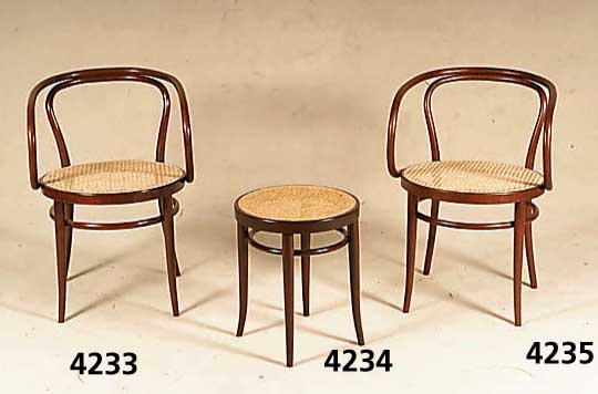 6 ArmlehnstÜhle, Thonet, sogenannte Kaffehaus Stuhlsessel, Bugholz (Buchenholz), unter Hitze verformt, Mahagoni gebeizt, original Hohrgeflecht, ...