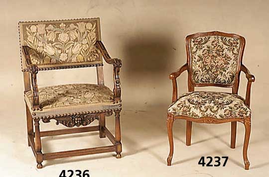 Armlehnsessel, deutsch 60er Jahre, in flÄmischem Stil, Nussbaum u. Buche, Beine ver- strebt, Armlehnen in WidderkÖpfen auslaufend, reich verz. ...