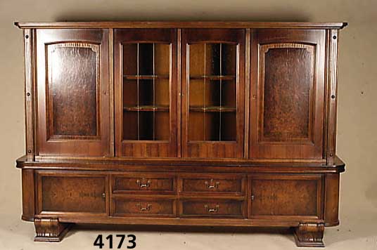 Vielzweckschrank, deutsch, 60er Jahre, Korpus Weichholz u. Hartholz, z.T. auf Rahmen gearbeitet, Nussbaum, Wurzelfurnier, z.T. gespiegelt, ...