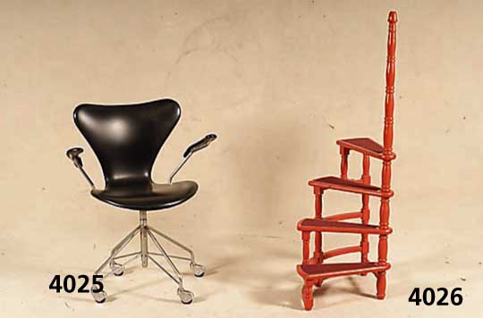 Wendeltreppe, 80/90er Jahre, Drechselarbeit, in sich lt. gedreht, als GerÜst fÜr Vasen, Bibliotheksleiter, rot gefasst., sehr lebendig , Maße ...