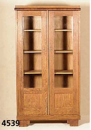 Jugendstilschrank, deutsch, um 1902/04, Korpus Weichholz, Eiche massiv, Eichefurnier, Front und Seiten auf Rahmen gearbeitet, FÜße und Zarge ...