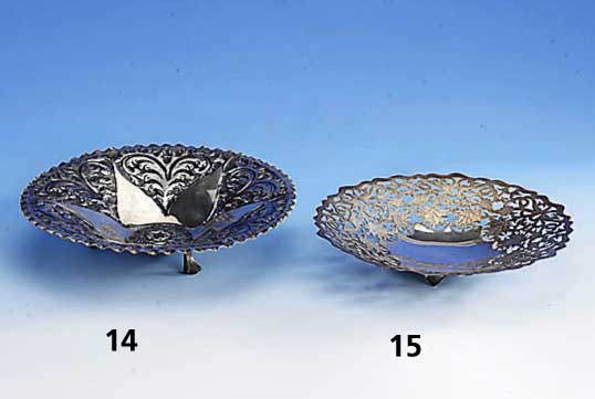 Anbietschale, wohl Thailand, Silber, geprÜft, total ca. 370 g, 3 FÜße, H ca. 5 cm, Durchm. ca. 23.5 cm