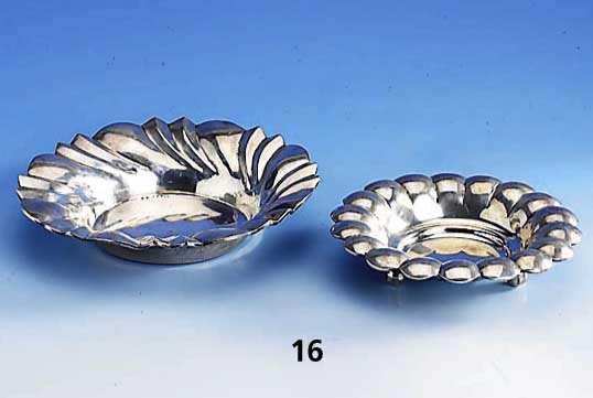 Konvolut 2 Anbietschalen, Silber, geprÜft, wohl Östereich 20er Jahre, total ca. 550 g, Durchm. ca. 18 bzw. 22 cm