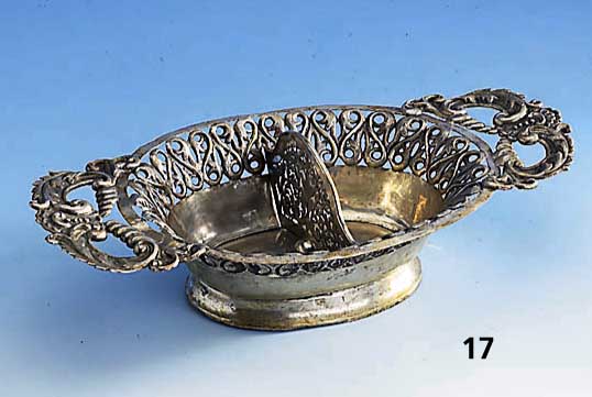 Anbietschale, wohl Österreich um 1840/50, Silber, geprÜft, mit Unterteilung, 2. Barock, nachgestochen, 7 x 31 x 16 cm, ca. 380 g