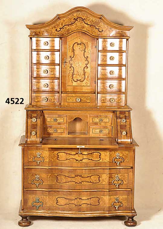 SekretÄr a trois corps, nach florentinischem Vorbild von 1750, Korpus Weichholz, Bandel- werk, Nußbaum, Wurzelnuß, 4-schÜbige Innenein- ...