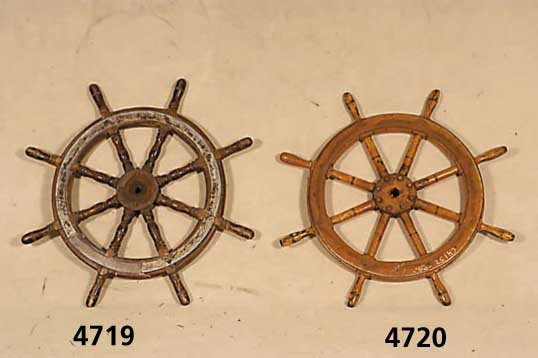 Schiffssteuerrad, wohl Niederlande, 50er Jahre , Holz, Eisen, schÖne Drechselarbeit, spar- same Rillenverzierung, z.T. balusterfÖrmig, ...