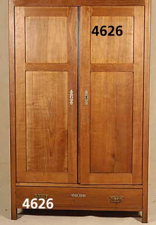 Kleiderschrank, deutsch, um 1904/08, Jugend- stil, auf Rahmen gearbeitet, Kirschbaum massiv , ausgesuchtes Holz, BeschlÄge sekundÄr, her- ...