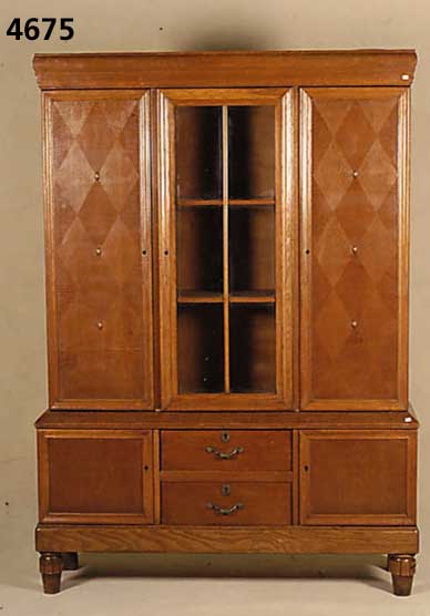 Vielzweckschrank, deutsch/Niederlande, um 1910 /15, Korpus Weichholz, Hartholz, Eichefur- nier, Eichewurzelfurnier, z.T. rhombenartig verlegt, ...