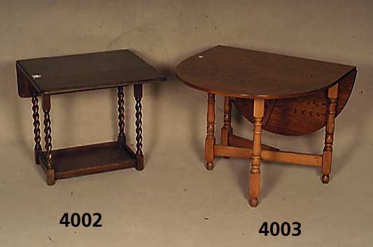 Oblongtable, wohl England, Weichholz, Eiche massiv, Eichefurnier, gedrechselte Beine, unten mit Ablegefach, Seiten klappbar, ca. 66x85x73 cm