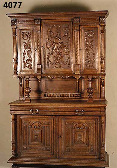 Aufsatzschrank, Belgien/Niederlande, um 1890/ 1900, in sich 3-fach gegliedert, Korpus Weichholz, Eiche massiv, Eichefurnier, zum grÖßten Teil ...