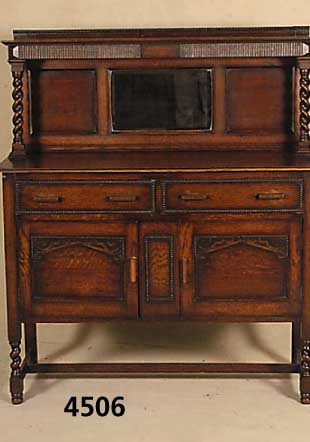 kredenz, England, um 1920/30, Korpus Weich- holz, verleimtes Holz, Eiche massiv, Perl- leistenverzierung, 2 Schubladen, 2 TÜren, Front und ...