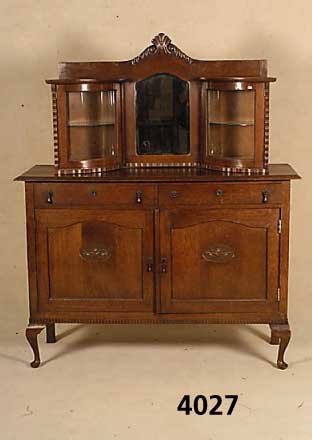 Sideboard mit passendem Vitrinenteil, Nieder- lande, um 1900/10, Korpus Weichholz, Eiche massiv, Eichefurnier, Vitrinenteil wohl aus anderem ...