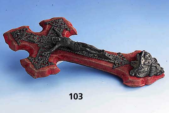 Kruzifix, wohl Frankreich um 1870, Galvani-Guß, Reste alter Versilberung, auf Samtuntergrund mit Metallmontur, 1 Befestigung lose, Abschluß m. ...