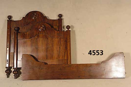 Bett, sÜddeutsch, um 1870/80, GrÜnderzeit, Korpus Weichholz, Wurzelnußfurnier gespiegelt, reiche Drechselarbeit, sehr gute Verarbeitung , ...