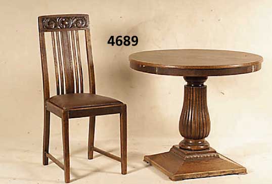Runder Tisch, deutsch, um 1910/15, Fuß quadratisch, 3-fach getreppt, SÄule baluster- fÖrmig, Eiche massiv, Eichefurnier, Kern Weichholz, dazu: ...