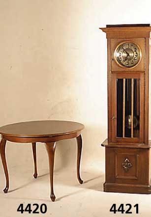 Standuhr, deutsch, um 1910/15, Korpus Weich- holz und Eiche massiv, Eichefurnier, Perl- leistenverzierung, Zierleiste z.T. gerieft, sparsam ...