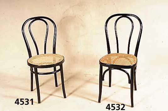 6 StÜhle, deutsch, um 1930, wohl Thonet, Bugholz, schwarz gelackt, Rohrgeflecht erneu- ert, leichte Gebrauchsspuren, wohnfertig, ca. 88x40 cm, ...