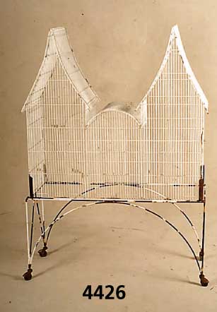 Vogelvoliere, Frankreich, um 1950, Eisen- stÄbe, weiß gelackt, 2-teilig, auf Rollen, Alters- und Gebrauchsspuren, sehr dekorativ, selten im ...