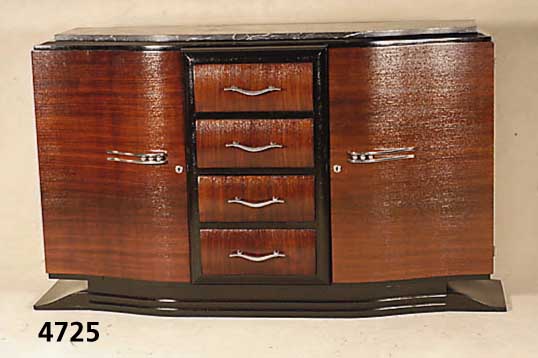 ArtDeco-Sideboard, Frankreich, um 1920, Rio-Palisander gespiegelt furniert, z.T. schwarz abgesetzt, Gondelfuß, große extra- vagant gearbeitete ...