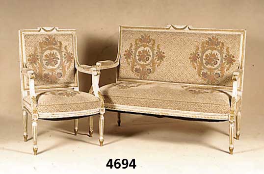 Salongruppe, Frankreich, um 1900/10, Gestell Buche massiv, klassizistisch, FÜße kanneliert, Akanthusblattverzierung, Girlan- denverzierung, z.T. ...