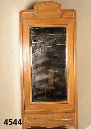 Schrank, deutsch, um 1900, Nußbaumfurnier, eintÜrig facettiert verspiegelt, Sockelschub- lade, original BeschlÄge, Inneneinrichtung mit ...