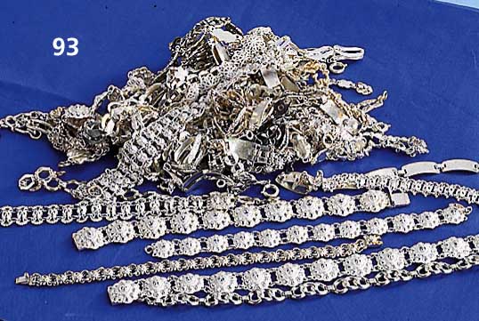 Reiches Konvolut Silber-ArmbÄnder, total ca. 690 g, versch. Modelle, Dubletten, z.T. filigranartige Verarbeitung, reichhaltiges Konvolut mit ...