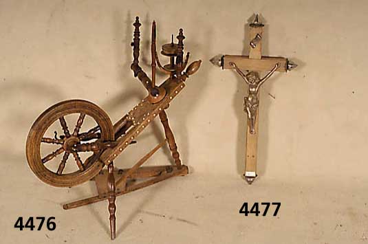 Kreuz, deutsch, Lindenholz, Eisenguß ver- chromt, H. ca. 69 cm