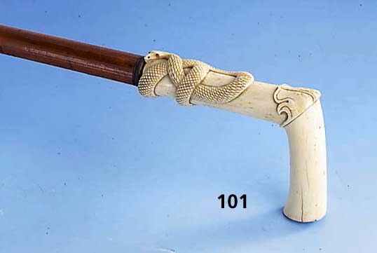 Spazierstock mit Bein, um 1870, mit Arkanthusblattverzierung, meisterliche Arbeit mit zum Teil vollpl. Schlange, Schuß Rotbuche, Ortsspitze ...
