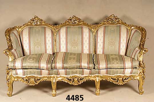 3-sitzer Sofa, Italien, 60er/70er Jahre, Buche massiv, 3-fach geschweift, RÜcken passig , geschnitzt, gestuckt und vergoldet, Seiten und RÜcken ...