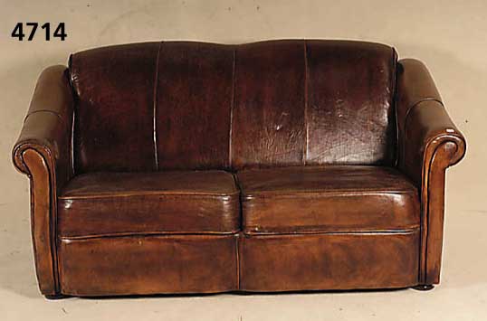 Ledersofa, wohl deutsch, um Stil von 1930, schlichte klare Form, zeitlos elegant, ca. 85x158x73 cm