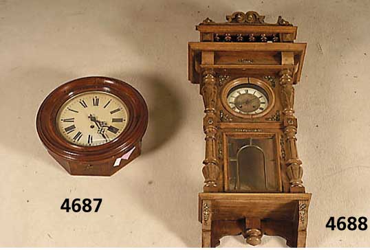 Wanduhr, deutsch, um 1900, GehÄuse Weichholz und Nußbaumfurnier, Metallappliken, 6-Tage- werk, Zeiger gebleut, rÖmische Ziffern, Pendel ...