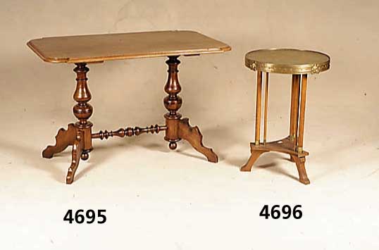Rauchtisch, deutsch, um 1900/10, Buche, Mahagonifurnier, FÜße leicht ausladend, Mit- telteil 6-sÄulig, mit Messingfußabschluß, Platte und ...