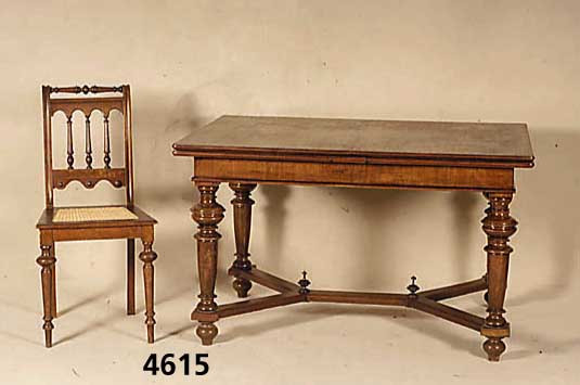 Ausziehtisch, deutsch, um 1900, Barockstil, Korpus Weichholz, Buche massiv, Nußbaumfurnier , auf Mahagoni gebeizt, ausziehbar, Beine mit schÖner ...
