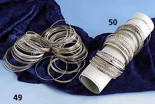 Konvolut Silberarmeife, 835er Silber, total ca. 1167 g, versch. Modelle und Aus- fÜhrungen, z.T. Dubletten, OberflÄchen z.T. strukturiert, ...