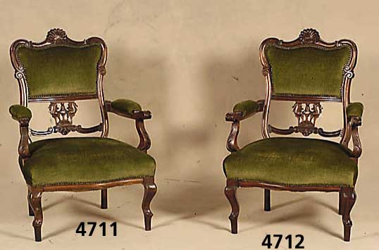 schwerer Stuhlsessel, Niederlande/Belgien, um 1880/90, Gestell Buche bzw. Nußbaum massiv, Barockstil, allseitig geschweift, Lehne mit ...