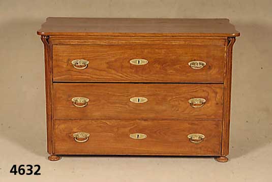 Kommode, wohl deutsch, um 1860, Esche massiv , dreischÜbig, ohne SchlÜssel, ca. 86x124x61 cm