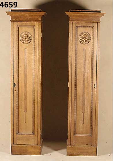 Zwei Phylone, deutsch, um 1902-04, NÄhe zu Darmstadt, am Rand gearbeitete Zierleisten in feiner Rillentechnik geschweift, Schnitze- ...