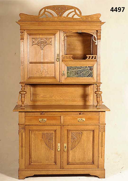 Aufsatzbuffet, deutsch, um 1890/1900, Jugendstil, Korpus Weichholz, Eichefurnier, z.T. gespiegelt, ausziehbare Arbeitsplatte, leichte ...